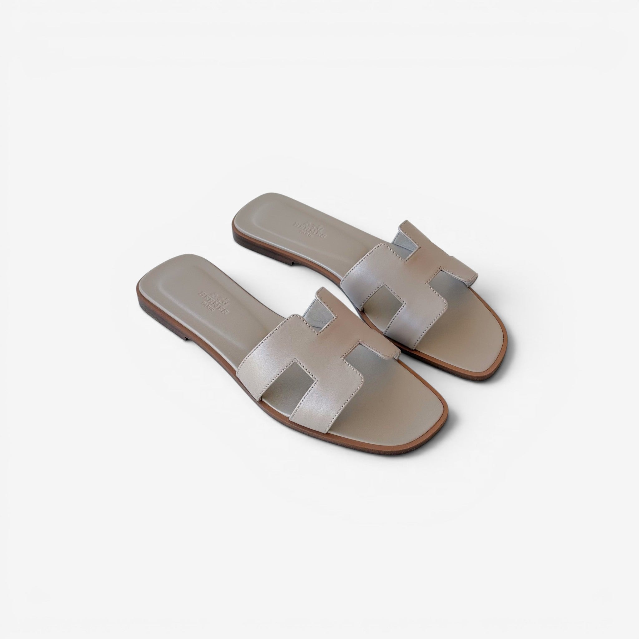 Hermès Women's Oran Sandal In Camel Size 38 – Found Fashion