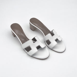 Hermès Women's Oasis Sandal, 38.5, Blanc