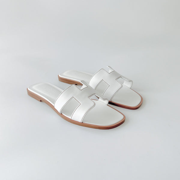 Hermes Women's Oran Sandal In White, Size 37.5 - Found Fashion