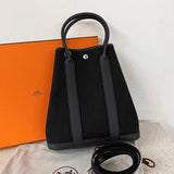 Hermès Garden File 28 Strap Bag ¥ 325,600 Vanille / Cardamom Toile